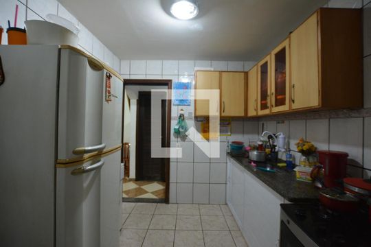 Cozinha de apartamento à venda com 2 quartos, 100m² em Cordovil, Rio de Janeiro