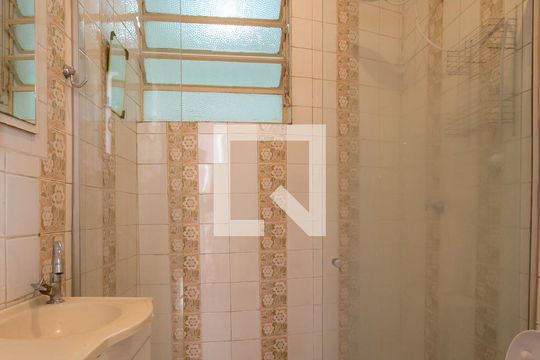 Banheiro de apartamento à venda com 2 quartos, 66m² em Centro, Belo Horizonte