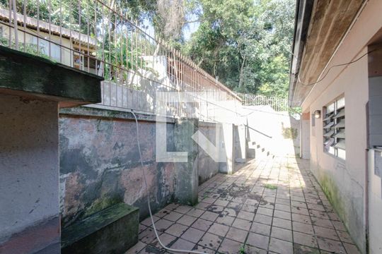 Quintal de casa à venda com 4 quartos, 356m² em Nonoai, Porto Alegre