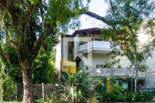Fachada de casa à venda com 4 quartos, 356m² em Nonoai, Porto Alegre