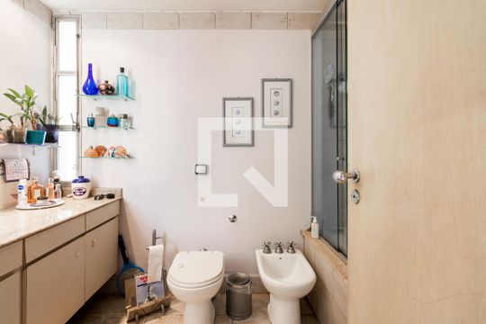 Banheiro Suite de apartamento à venda com 2 quartos, 163m² em Itaim Bibi, São Paulo