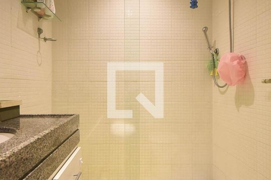 Banheiro suíte 2 de apartamento à venda com 2 quartos, 96m² em Jardim Londrina, São Paulo