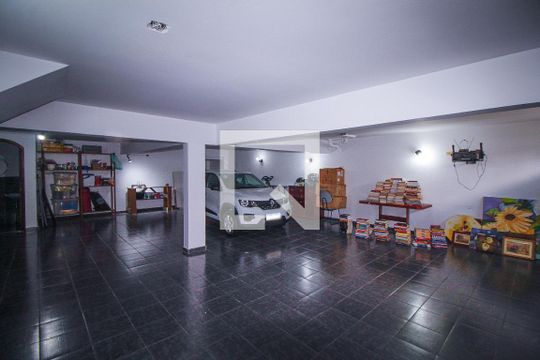Garagem de casa à venda com 5 quartos, 301m² em Vila Darli, São Paulo