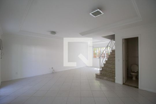 Sala de casa de condomínio à venda com 4 quartos, 170m² em Vargem Pequena, Rio de Janeiro