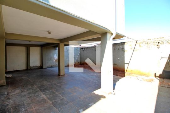 Garagem de casa à venda com 4 quartos, 145m² em Jardim Guarani, Campinas
