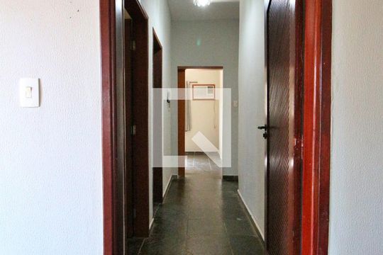 Corredor de casa à venda com 4 quartos, 145m² em Jardim Guarani, Campinas