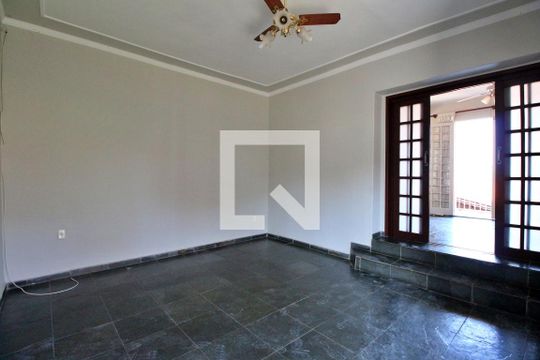 Sala de estar de casa à venda com 4 quartos, 145m² em Jardim Guarani, Campinas