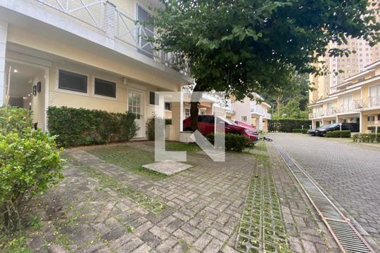 Garagem de casa para alugar com 4 quartos, 153m² em Jardim Ampliação, São Paulo