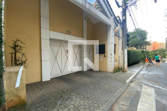 Entrada de casa para alugar com 4 quartos, 153m² em Jardim Ampliação, São Paulo