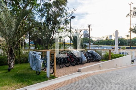 Área comum - Bicicletário de apartamento à venda com 1 quarto, 30m² em Cambuci, São Paulo