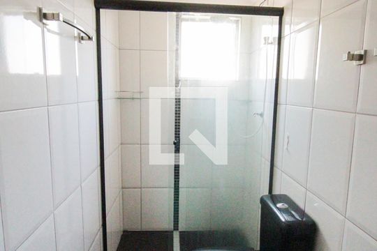 Banheiro de apartamento para alugar com 2 quartos, 74m² em Vila Rosaria, São Paulo