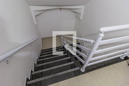 Área comum - Escada de apartamento à venda com 1 quarto, 100m² em Vila Pires, Santo André