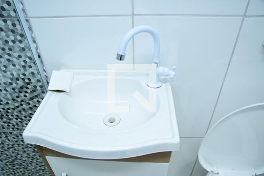Banheiro de casa para alugar com 1 quarto, 20m² em Granja Viana, Cotia