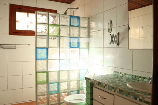 Banheiro de casa à venda com 2 quartos, 1400m² em Rondônia, Novo Hamburgo