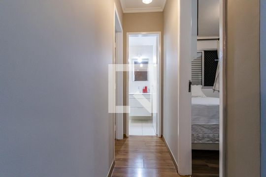 Corredor de apartamento à venda com 2 quartos, 58m² em Saúde, São Paulo