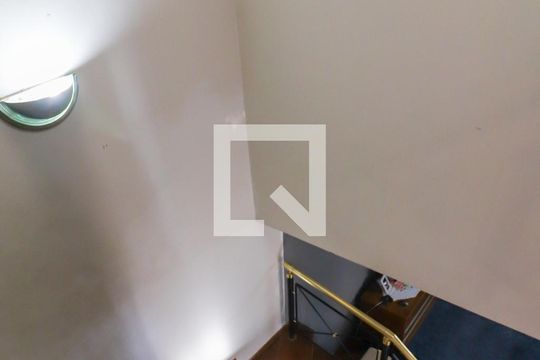 Escadas de casa à venda com 5 quartos, 230m² em Jardim Ester, São Paulo