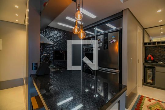 Cozinha com churrasqueira  de apartamento à venda com 1 quarto, 56m² em Petrópolis, Porto Alegre