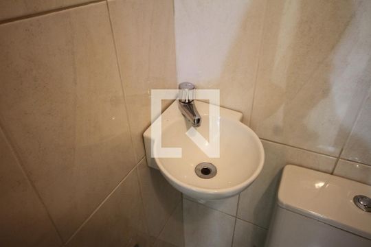 Banheiro de Serviço de apartamento para alugar com 3 quartos, 72m² em Ipiranga, São Paulo
