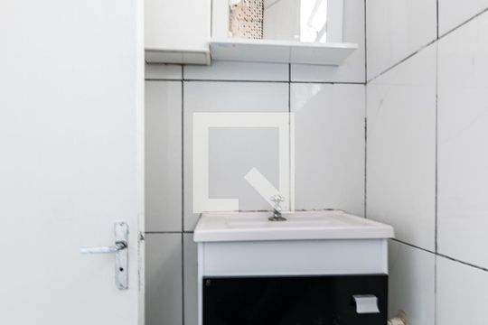 Banheiro de casa para alugar com 1 quarto, 35m² em Vila Mira, São Paulo