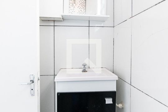 Banheiro de casa para alugar com 1 quarto, 35m² em Vila Mira, São Paulo