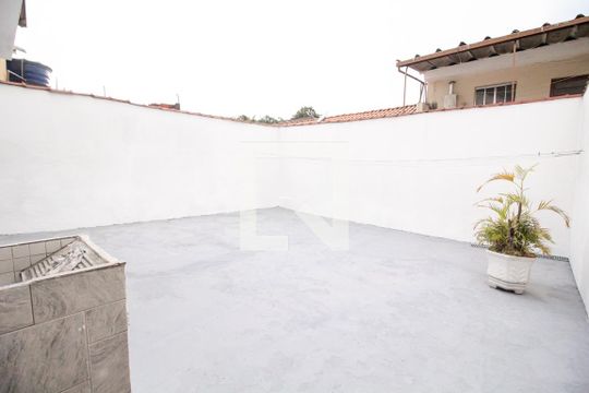 Quintal de casa à venda com 2 quartos, 200m² em Moinho Velho, São Paulo