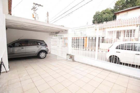 Garagem de casa à venda com 2 quartos, 200m² em Moinho Velho, São Paulo