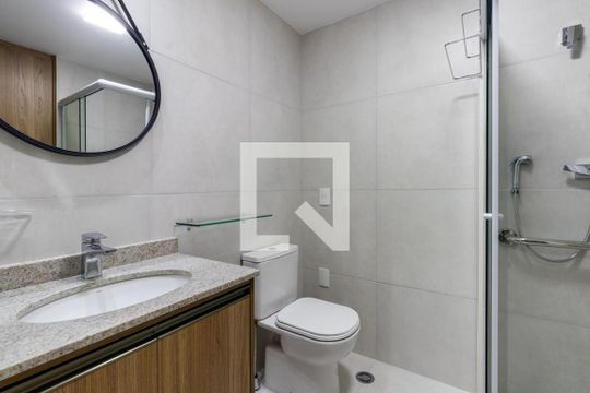 Banheiro de kitnet/studio para alugar com 1 quarto, 32m² em Indianópolis, São Paulo