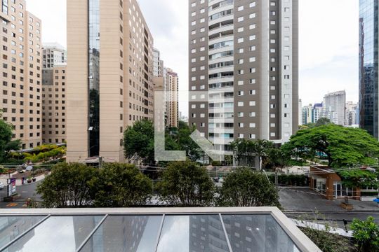 Vista de kitnet/studio para alugar com 1 quarto, 32m² em Indianópolis, São Paulo
