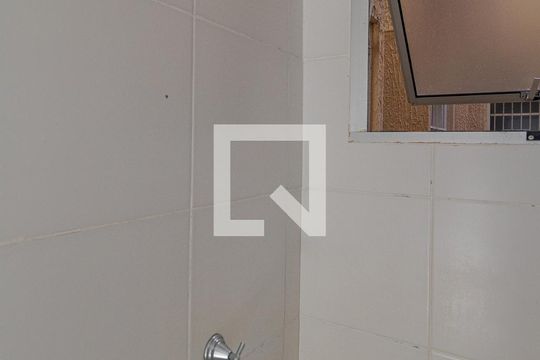 Banheiro de apartamento para alugar com 2 quartos, 40m² em Rubem Berta, Porto Alegre