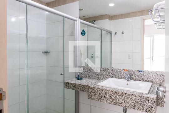 Banheiro de apartamento para alugar com 1 quarto, 34m² em Pampulha, Belo Horizonte