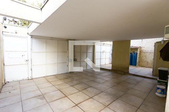 Garagem de casa à venda com 3 quartos, 370m² em Vila Sônia, São Paulo