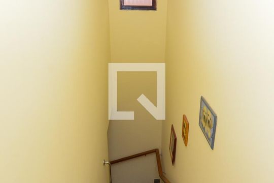 Escada Sala/Quartos de casa à venda com 2 quartos, 125m² em Jardim Rosa de Franca, Guarulhos