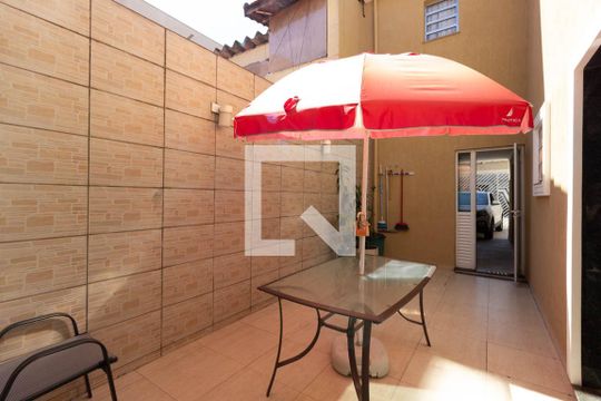 Quintal de casa para alugar com 3 quartos, 255m² em Jardim Brasil (zona Norte), São Paulo