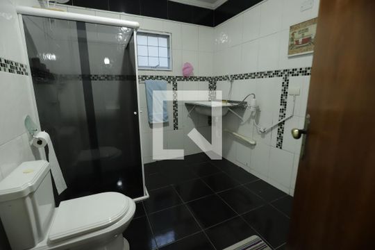 Banheiro da Suíte 1 de casa para alugar com 4 quartos, 300m² em Jardim Quaresmeira, Suzano