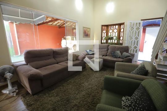 Sala de casa para alugar com 4 quartos, 300m² em Jardim Quaresmeira, Suzano