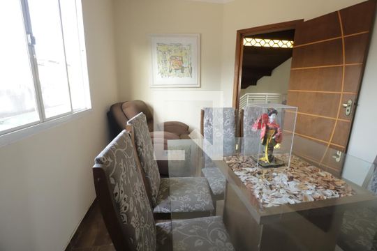 Sala 2 de casa para alugar com 4 quartos, 300m² em Jardim Quaresmeira, Suzano