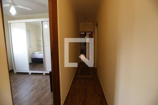 Corredor de casa para alugar com 4 quartos, 300m² em Jardim Quaresmeira, Suzano