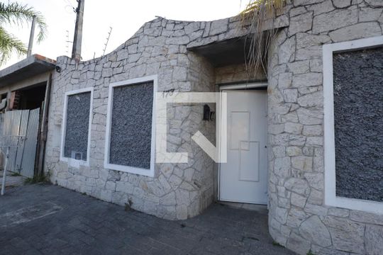 Fachada de casa para alugar com 4 quartos, 300m² em Jardim Quaresmeira, Suzano