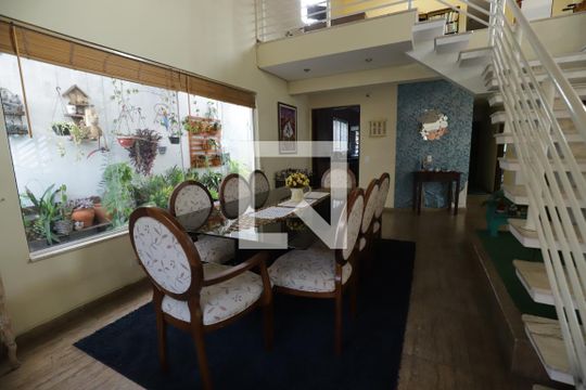 Sala de Jantar de casa para alugar com 4 quartos, 300m² em Jardim Quaresmeira, Suzano