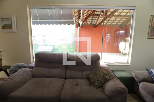 Sala de casa para alugar com 4 quartos, 300m² em Jardim Quaresmeira, Suzano