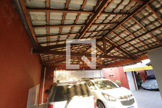 Garagem de casa para alugar com 4 quartos, 300m² em Jardim Quaresmeira, Suzano