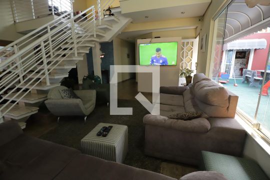 Sala de casa para alugar com 4 quartos, 300m² em Jardim Quaresmeira, Suzano