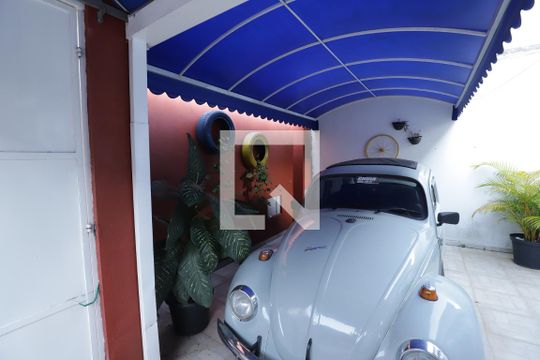Garagem de casa para alugar com 4 quartos, 300m² em Jardim Quaresmeira, Suzano