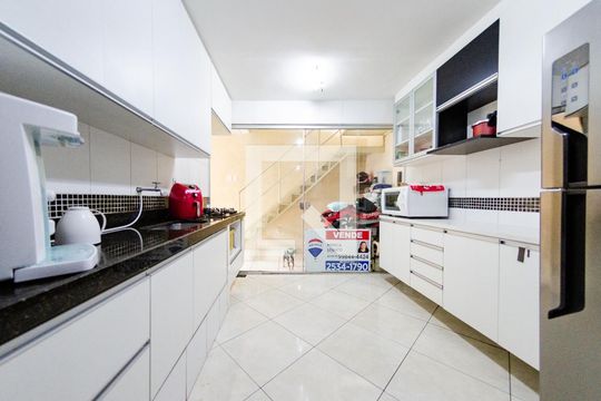 Cozinha de casa à venda com 3 quartos, 100m² em Vista Alegre, Belo Horizonte