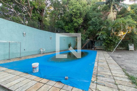 Piscina de casa à venda com 3 quartos, 600m² em Ipanema, Porto Alegre