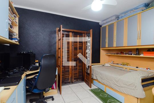 Quarto 1 de casa para alugar com 3 quartos, 233m² em Vila das Palmeiras, Guarulhos