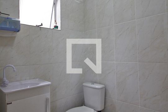 Banheiro de casa para alugar com 1 quarto, 48m² em Jardim Kuabara, Taboão da Serra