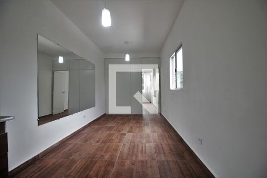 Casa para alugar com 1 quarto, 48m² em Jardim Kuabara, Taboão da Serra