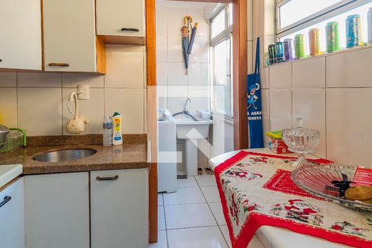 Cozinha  de apartamento para alugar com 2 quartos, 70m² em Passo D’areia, Porto Alegre