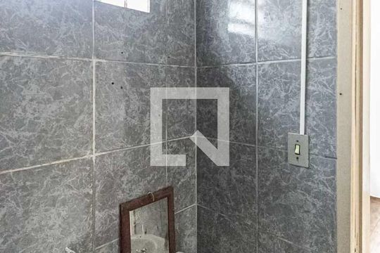Banheiro de kitnet/studio à venda com 1 quarto, 28m² em Centro Histórico, Porto Alegre